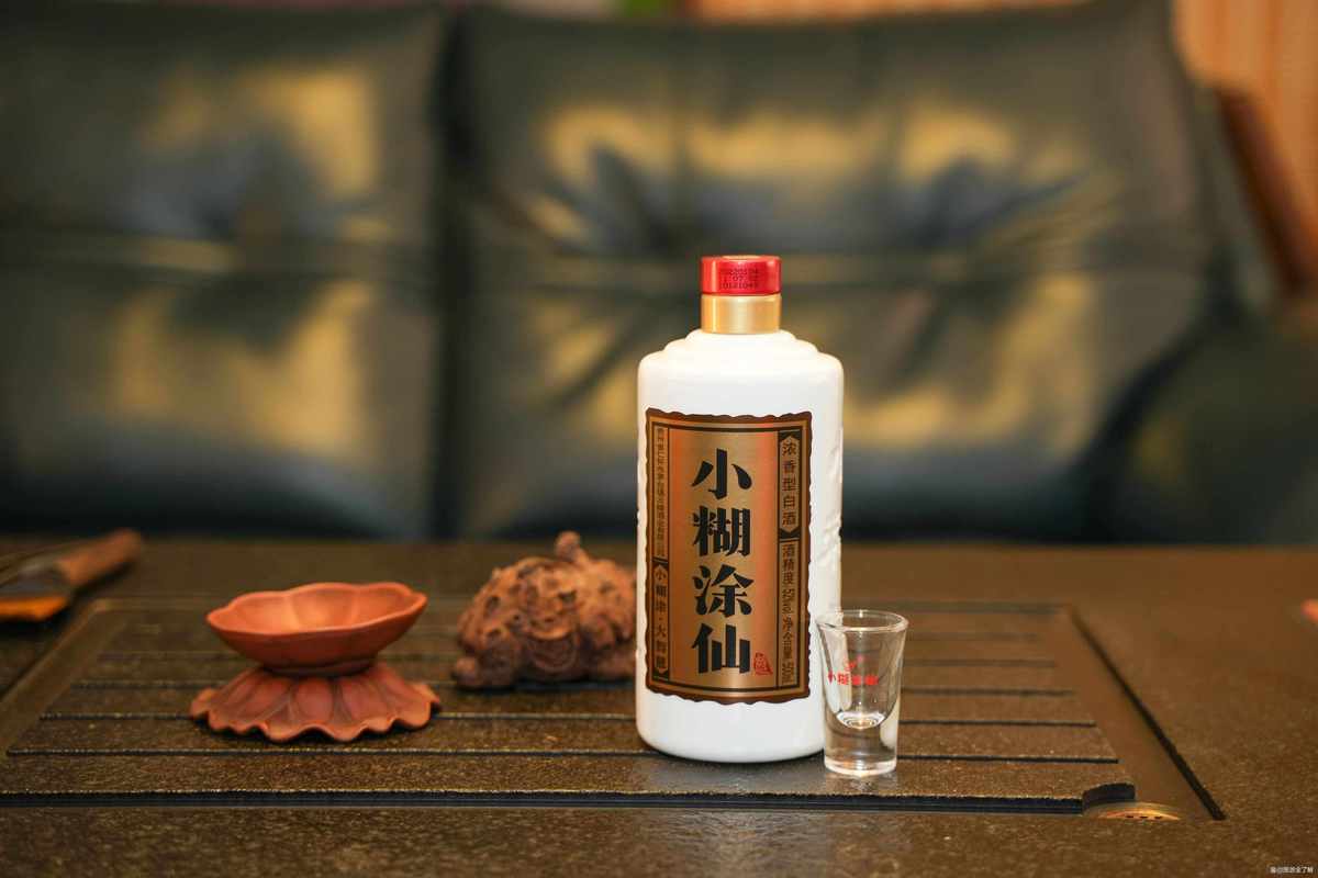 濃香暖歲，情滿杯盞——家庭團(tuán)聚與年禮當(dāng)然選濃香型白酒