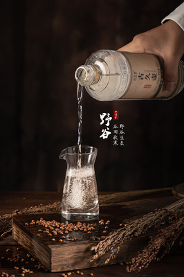 光影釀醇香 大橋白酒的產(chǎn)品攝影美學(xué)